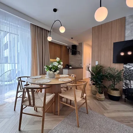 Family & Business Sauna Baltic Horizon Premium - 3 Bedroom With Private Sauna, Jacuzzi, Rooftop Gym & Panoramic Terrace, Balcony, Underground Garage גדנסק